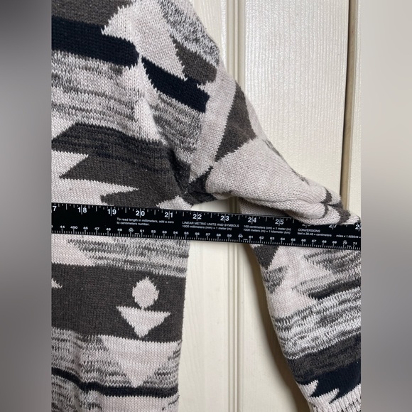 AMERICAN EAGLE Aztec V Neck Sweater Hoodie Size Medium - Picture 6 of 9